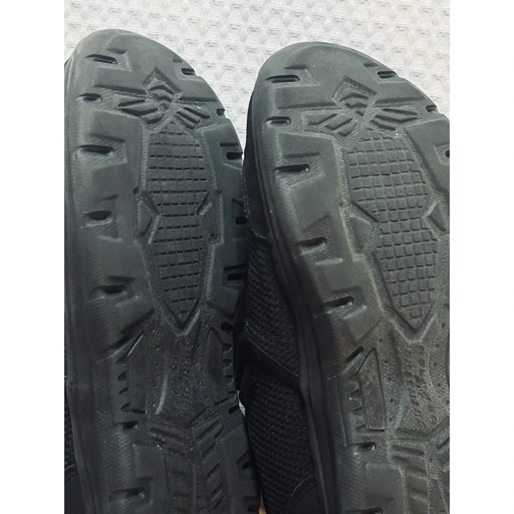 Skechers - Slip In Youth Size 3.5 Hiking Running Sneakers Black Relaxed Fit
